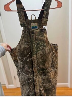 Blue Mountain Kids Realtree insulated Camo Bib Overalls - XL